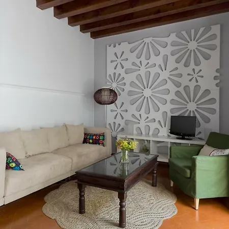 Апартаменти Entre2mezquitas 6 *